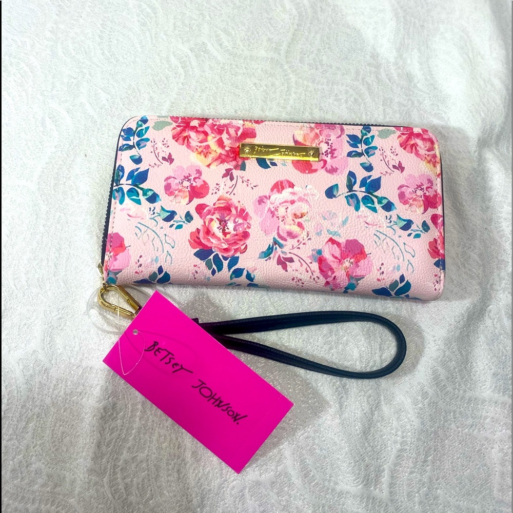 Betsey Johnson Luv blush Roses floral wallet check book zipper wristlet clutch